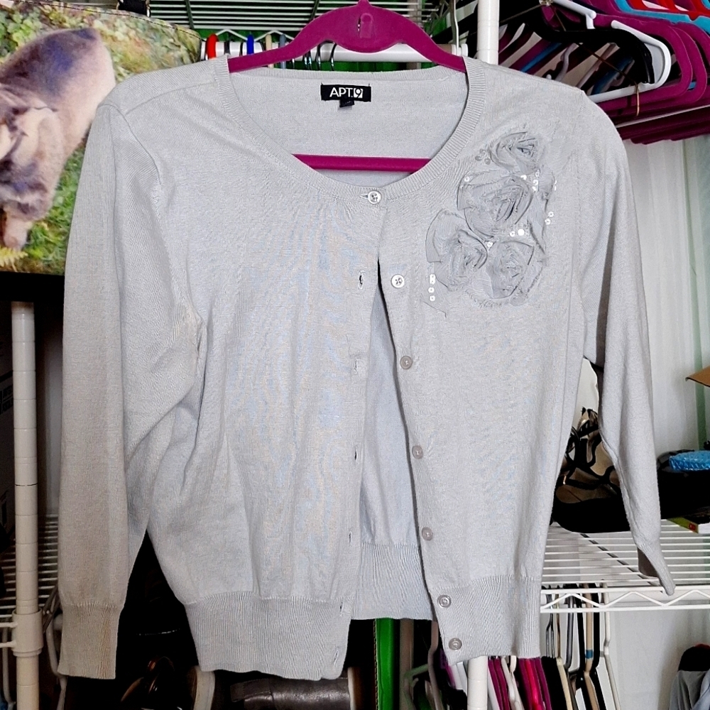 APT.9 BUTTON DOWN SWEATER SIZE MEDIUM